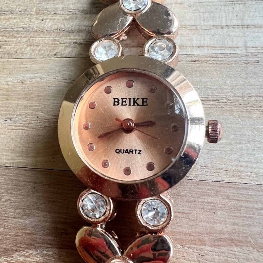 Beike ladies rose gold tone rhinestones fashion bracelet watch NEW BATTERY